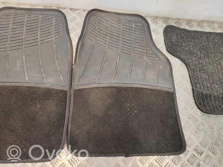 Volkswagen Jetta V Car floor mat set 