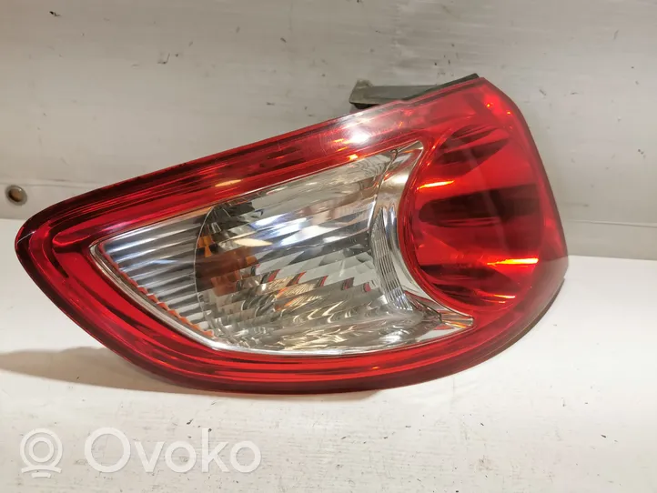 Hyundai Santa Fe Aizmugurējais lukturis virsbūvē 924012B000