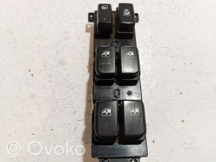 Hyundai Santa Fe Electric window control switch 935702B700