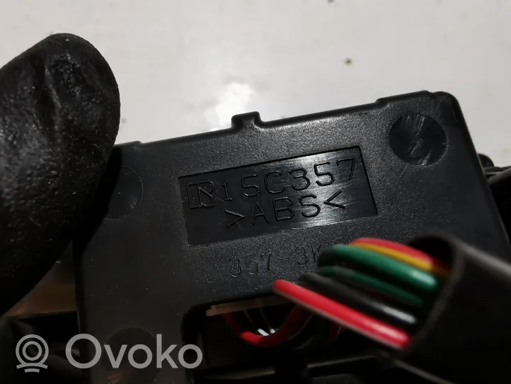 Subaru Legacy Przycisk / Włącznik hamulca ręcznego 15C357