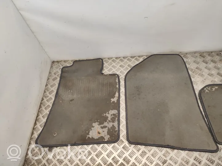 Toyota Avensis T250 Kit tapis de sol auto 