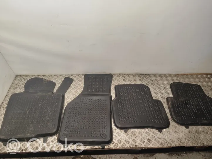 Volkswagen PASSAT B6 Kit tapis de sol auto 