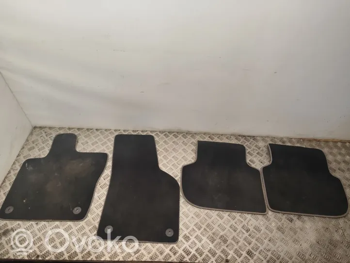 Volkswagen Jetta VI Car floor mat set 