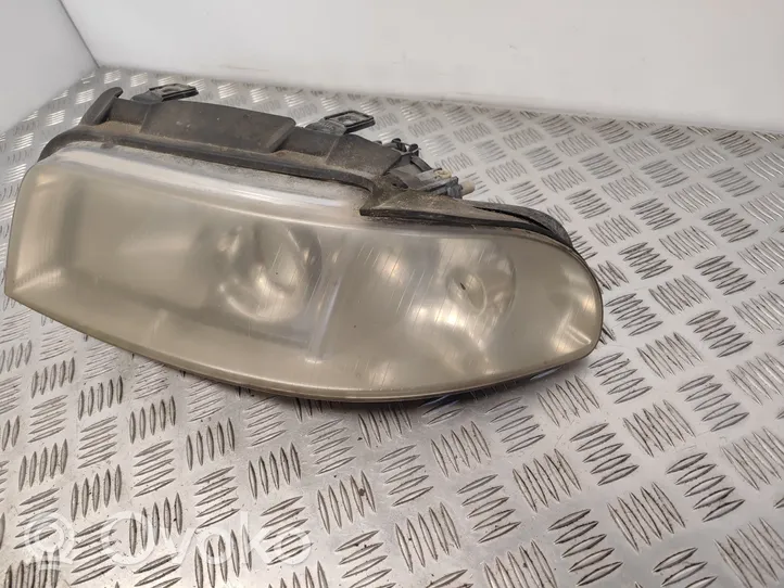 Audi A4 S4 B5 8D Lampa przednia 8D0941003AK