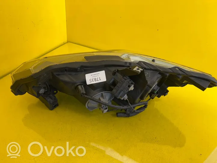 Honda Insight Lampa przednia 33100-TM8-G01