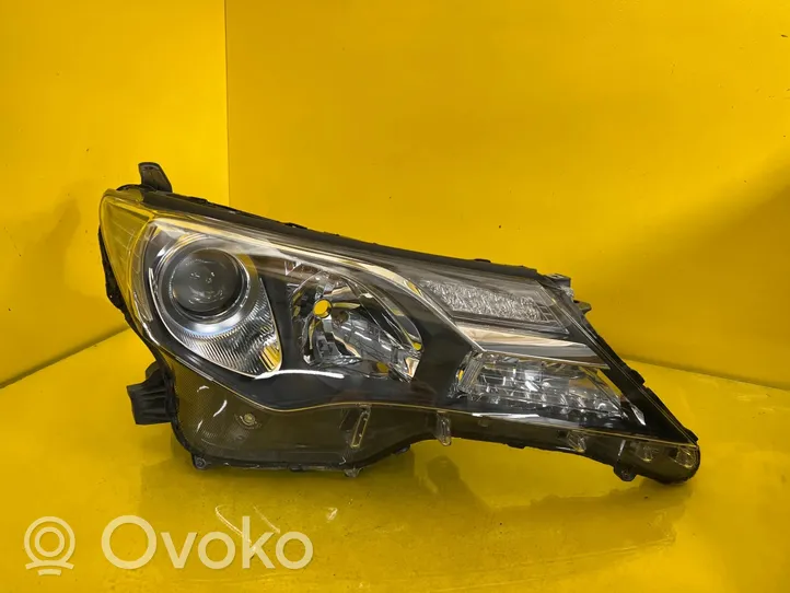 Toyota RAV 4 (XA40) Lampa przednia W0836