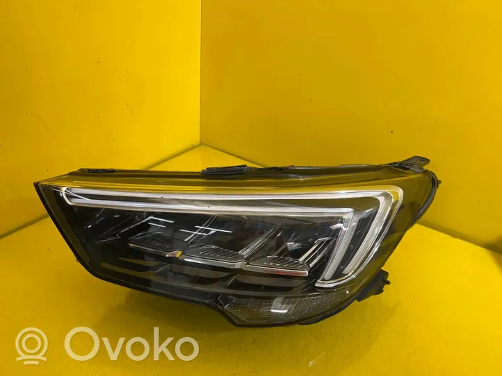 Opel Crossland X Lampa przednia 39153538