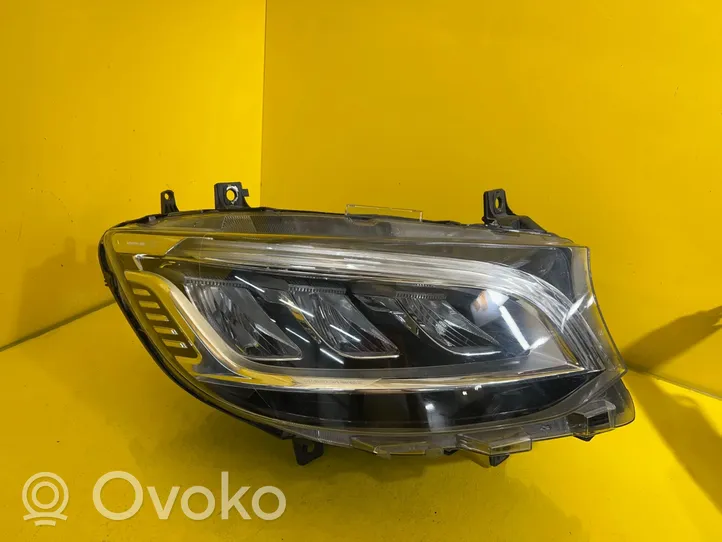 Mercedes-Benz Sprinter W907 W910 Lampa przednia A9109067200