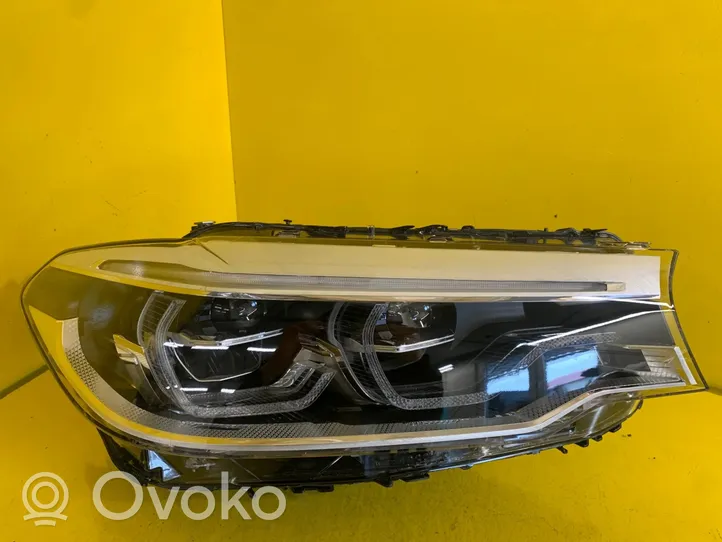 BMW 5 G30 G31 Lampa przednia 7214962-03