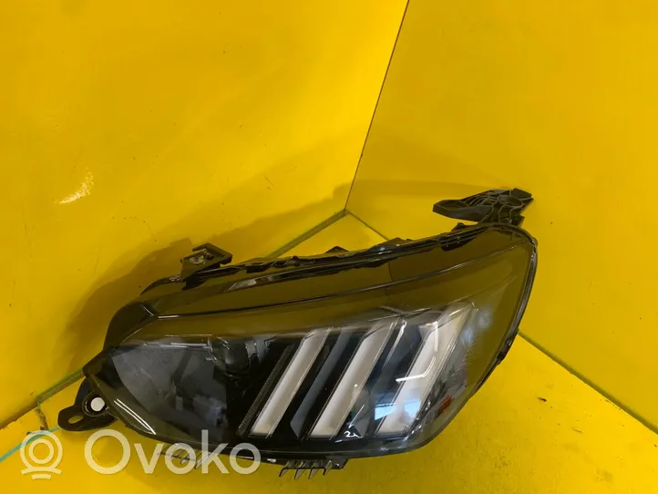 Peugeot 208 Lampa przednia 9841642080