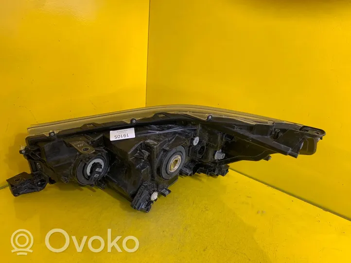 Toyota Hilux VIII Передняя фара 923364040