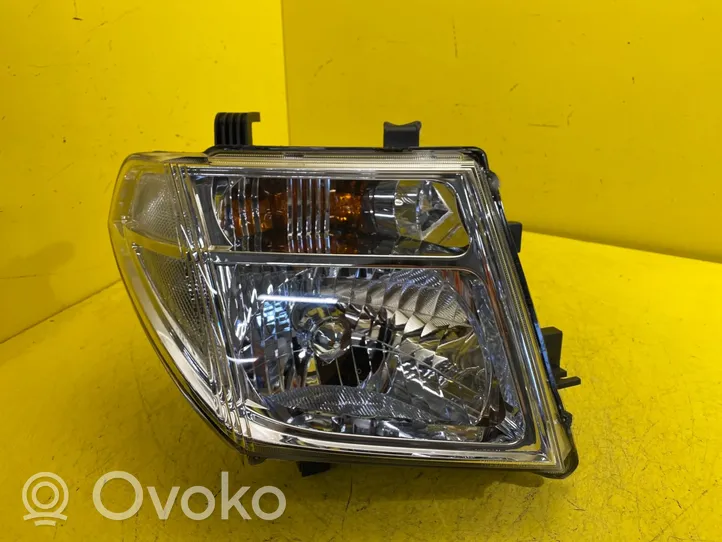 Nissan NP300 Lampa przednia 260105X10B