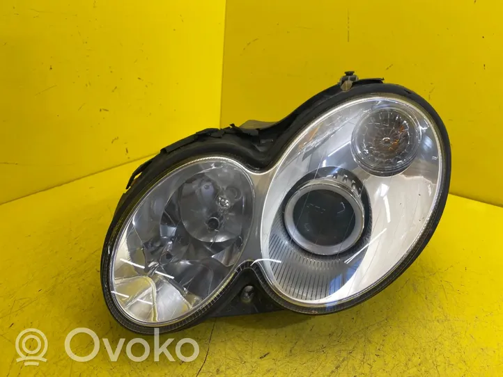 Mercedes-Benz C W203 Phare frontale A2038203761
