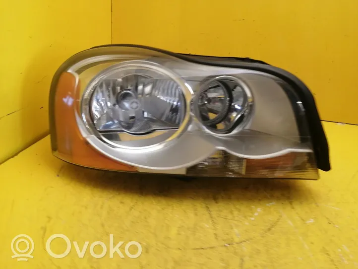 Volvo XC90 Lampa przednia 370