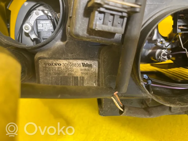 Volvo V70 Phare frontale 30698836