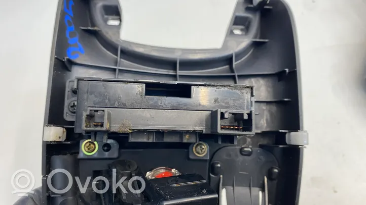 Toyota Avensis T250 Główny schowek tunelu środkowego 5880505010