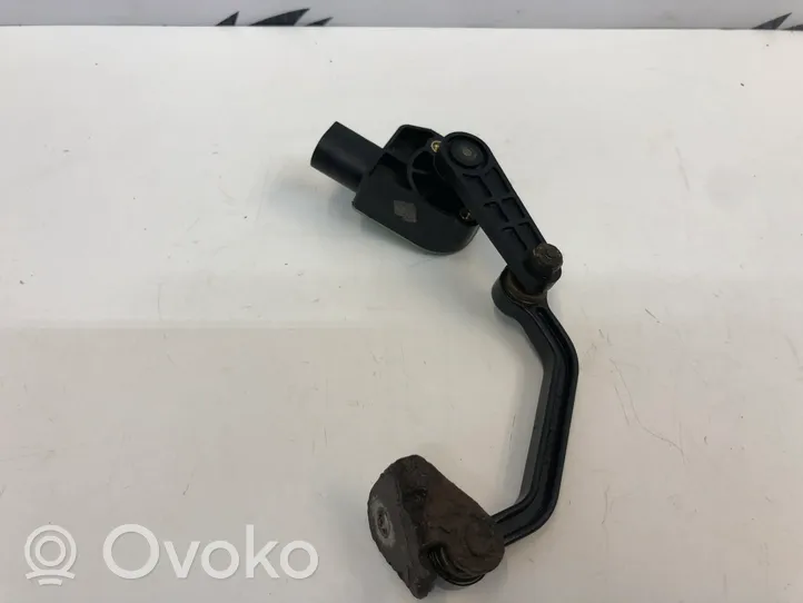 Audi A6 S6 C6 4F Aizmugurē balstiekārtas augstuma sensors 1T0807503