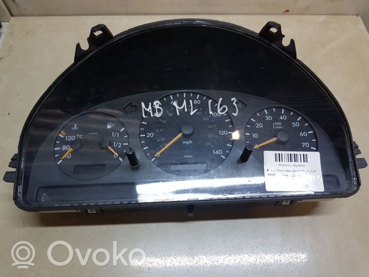 Mercedes-Benz ML W163 Spidometrs (instrumentu panelī) A1635402247