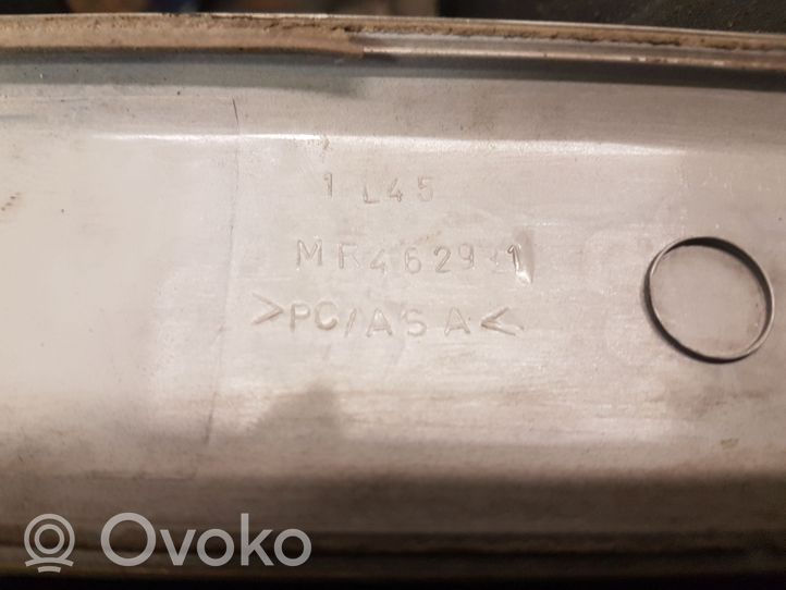 Mitsubishi Montero Takaoven lista (muoto) MR462931