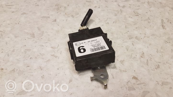 Toyota Avensis T270 Oven ohjainlaite/moduuli 10R0306034