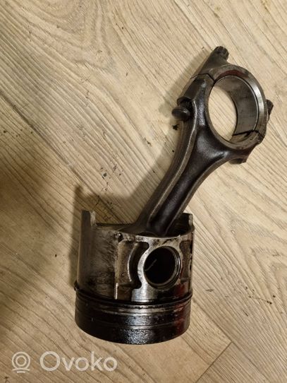 Nissan Navara D22 Piston avec bielle 2VD