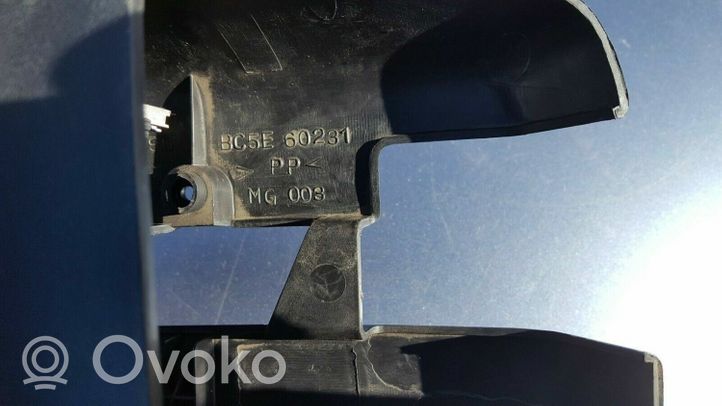 Mazda 323 F Ohjauspyörän pylvään verhoilu BC5E60231