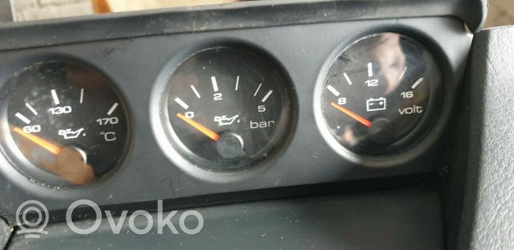 Audi 80 90 S2 B4 Keskikonsoli 8A1919214