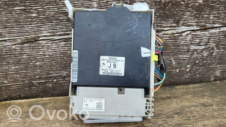 Toyota Prius+ (ZVW40) Module de fusibles 8273047420A