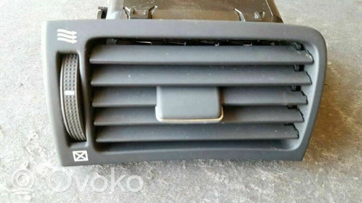 Toyota Avensis T250 Moldura protectora de la rejilla de ventilación lateral del panel ARA46328