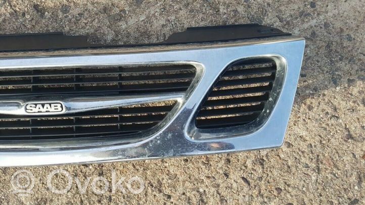 Saab 9-5 Front bumper upper radiator grill 4677191