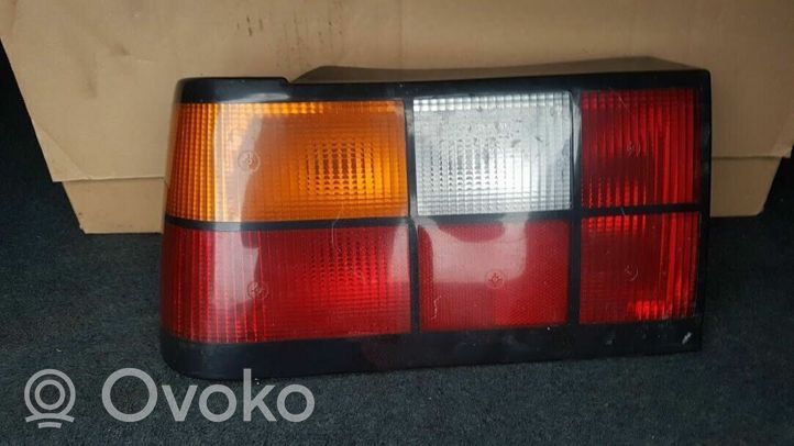 Volvo 440 Aizmugurējais lukturis virsbūvē 454324