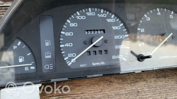 Mazda 323 Compteur de vitesse tableau de bord 