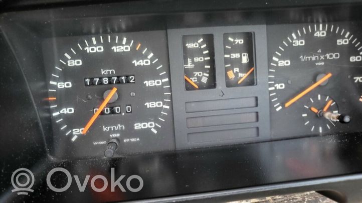 Audi 80 90 B2 Nopeusmittari (mittaristo) 811190A