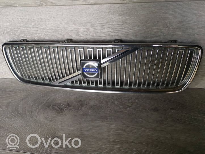 Volvo V70 Grille calandre supérieure de pare-chocs avant 08693346