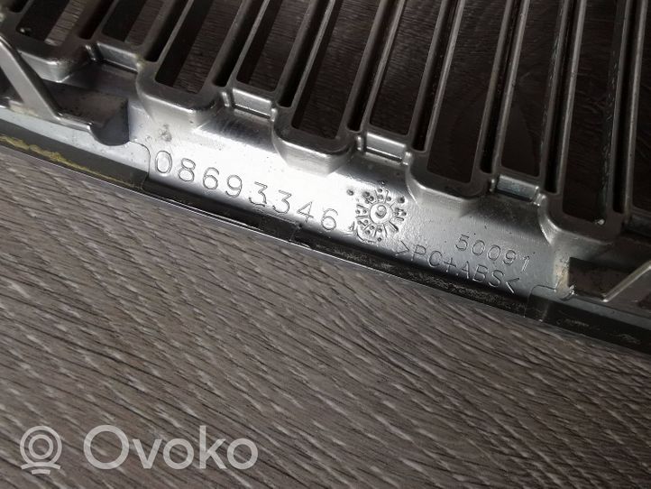 Volvo V70 Grille calandre supérieure de pare-chocs avant 08693346