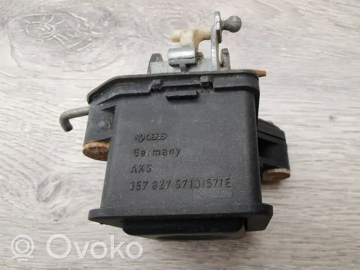 Volkswagen PASSAT B3 Takaluukun ulkopuolinen lukko 357827571D