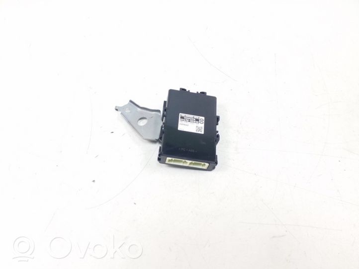 Toyota Avensis T270 Unité de commande, module ECU de moteur 8969005040