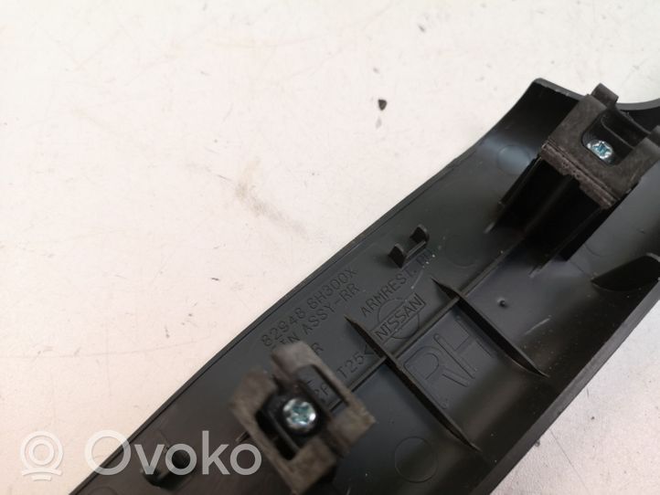 Nissan X-Trail T30 Support bouton lève vitre porte arrière 829488H300X