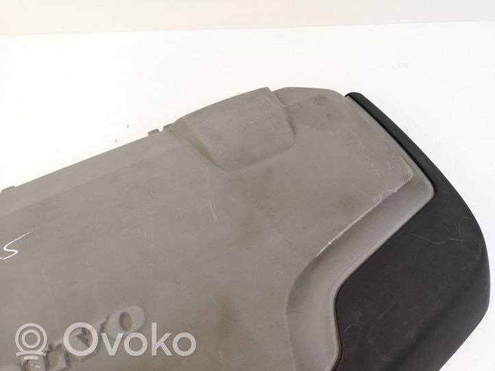 Volvo V70 Variklio dangtis (apdaila) 5927377