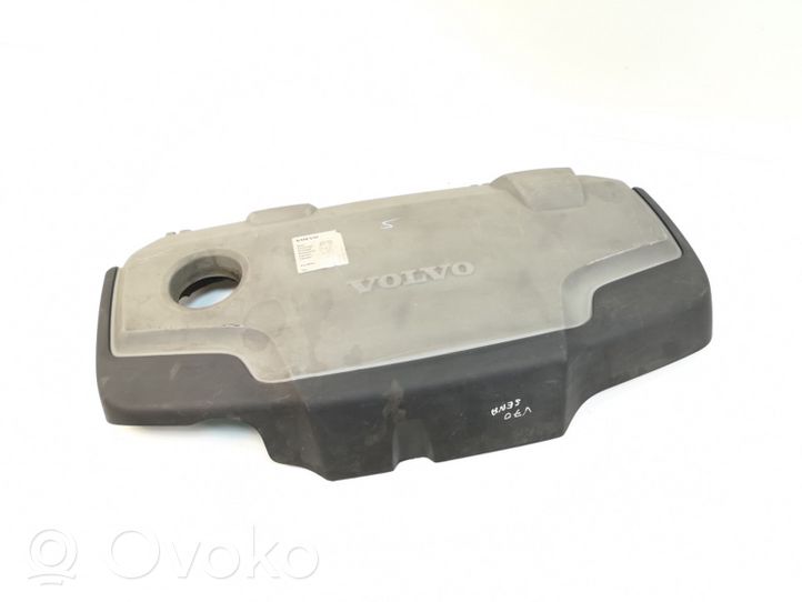 Volvo V70 Variklio dangtis (apdaila) 5927377