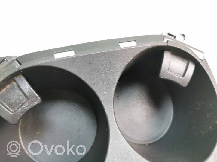 Toyota RAV 4 (XA30) Wkładka uchwytu na kubek tunelu środkowego 5883742010