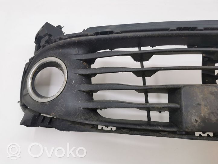 Renault Clio IV Kratka dolna zderzaka przedniego 622542958R