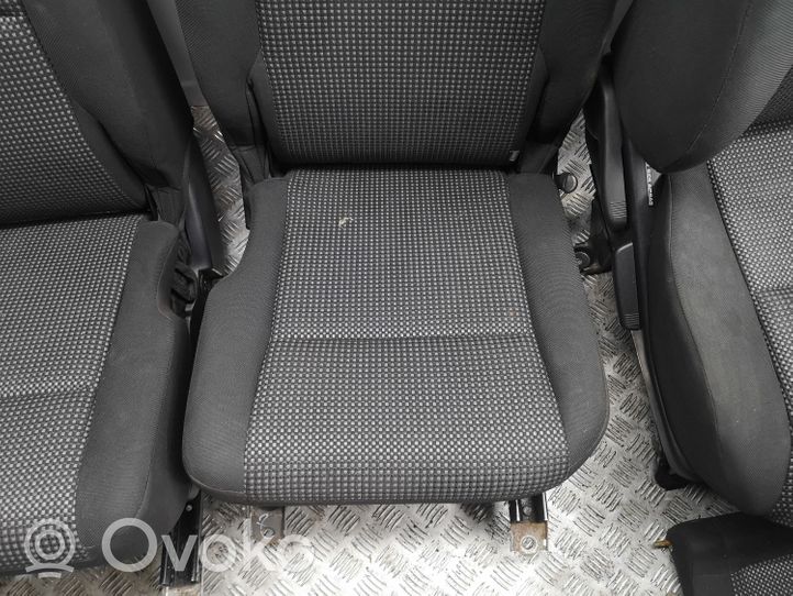 Toyota Corolla Verso AR10 Set interni 