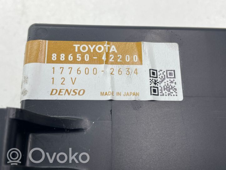 Toyota RAV 4 (XA30) Przekaźnik dmuchawy 8865042200