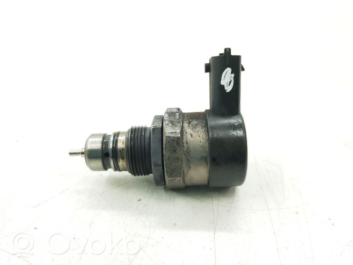 Chrysler Voyager Regolatore di pressione del carburante 0281002829