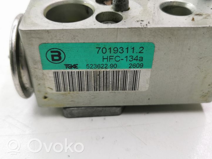 Citroen C5 Air conditioning (A/C) expansion valve 70193112