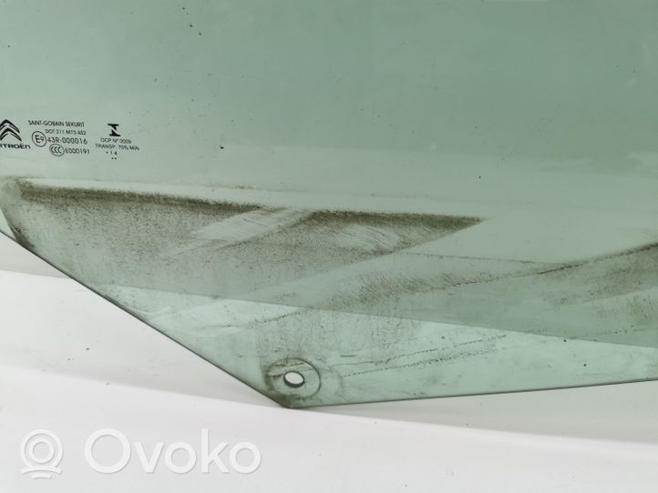 Citroen C4 Grand Picasso Pagrindinis priekinių durų stiklas (keturdurio) E943R000016