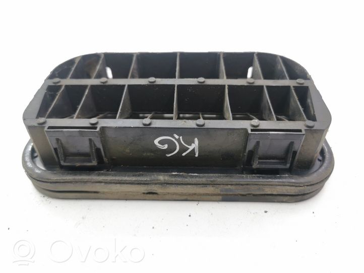 Volkswagen PASSAT B5 Quarter panel pressure vent 4A0819181