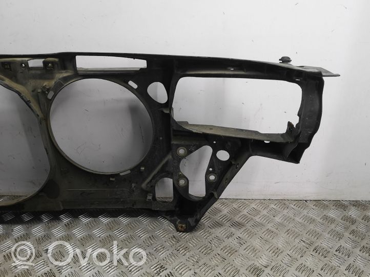 Volkswagen PASSAT B5 Support de radiateur sur cadre face avant 