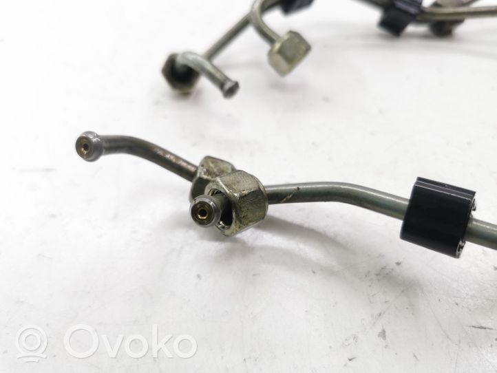 Volkswagen PASSAT B5 Fuel injector supply line/pipe 